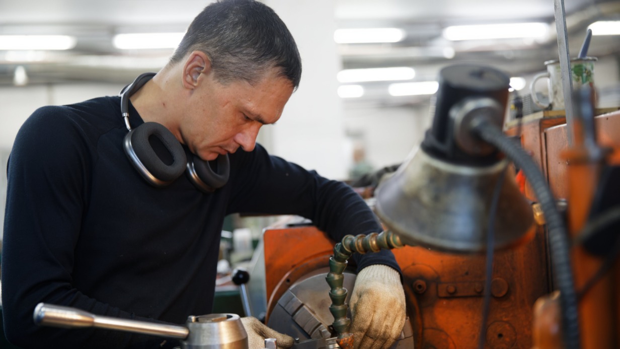 Производство отечественной продукции на одном из столичных предприятий. По аналогу будет сделан производственный конвейер на предприятии «Полимер-Комплекс», которое в скором времени наладит выпуск промышленного оборудования 