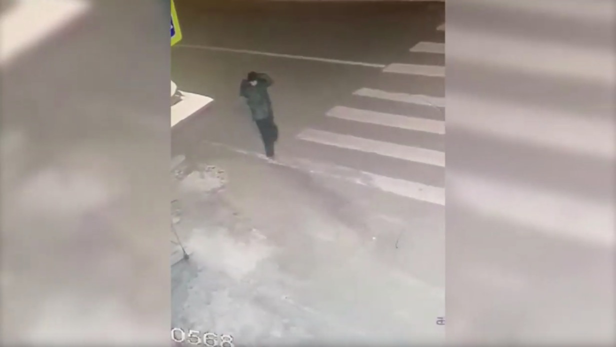 Мужчина ранил девушку ножом и отобрал у нее телефон в Подмосковье