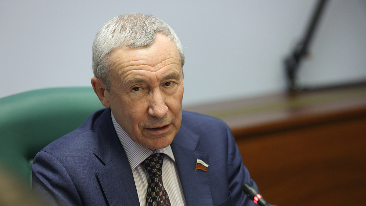 Сенатор Климов: ЕС стоит «молиться» в случае провокаций на День Победы