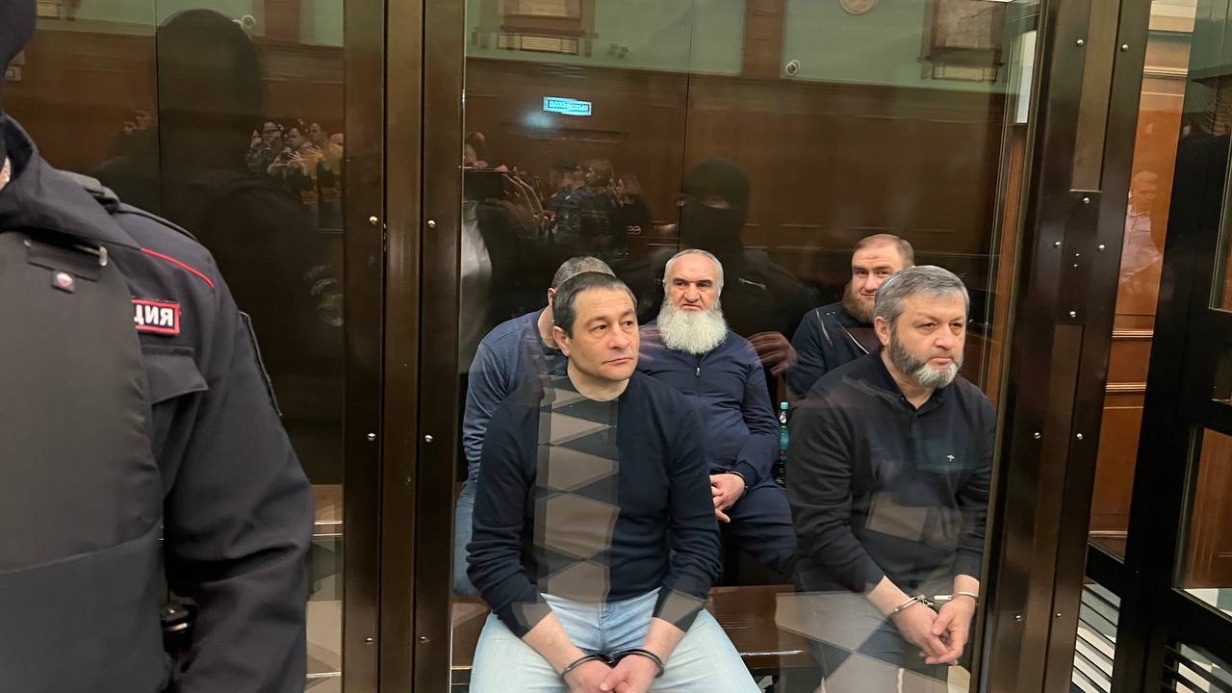 Суд в Москве приступил к оглашению приговора по делу экс-сенатора Арашукова