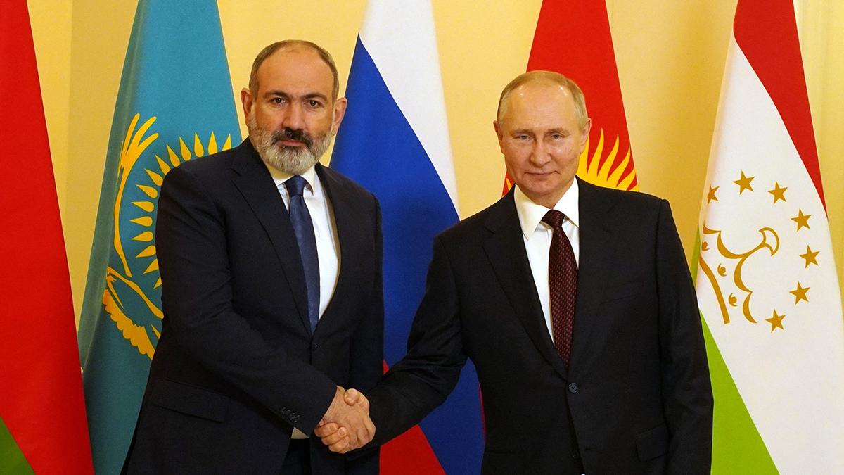 Путин встретился с Пашиняном в Санкт-Петербурге