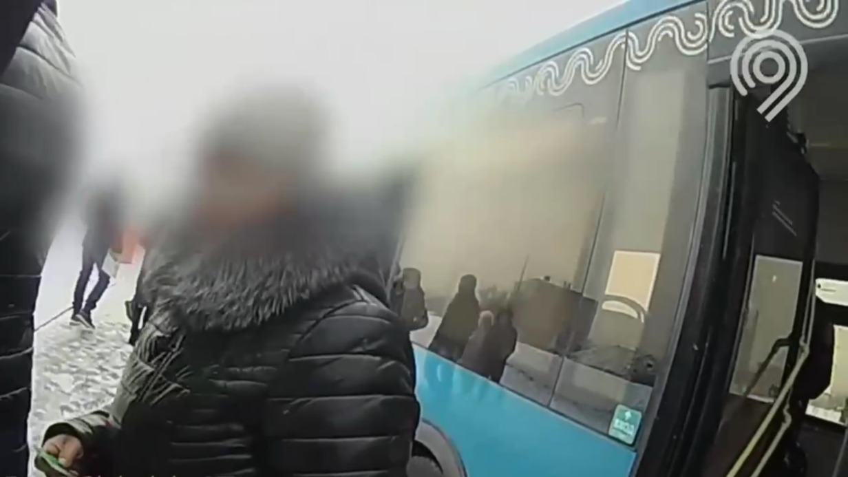 Суд отправил в СИЗО пассажира, который сломал руку контролеру в московском автобусе