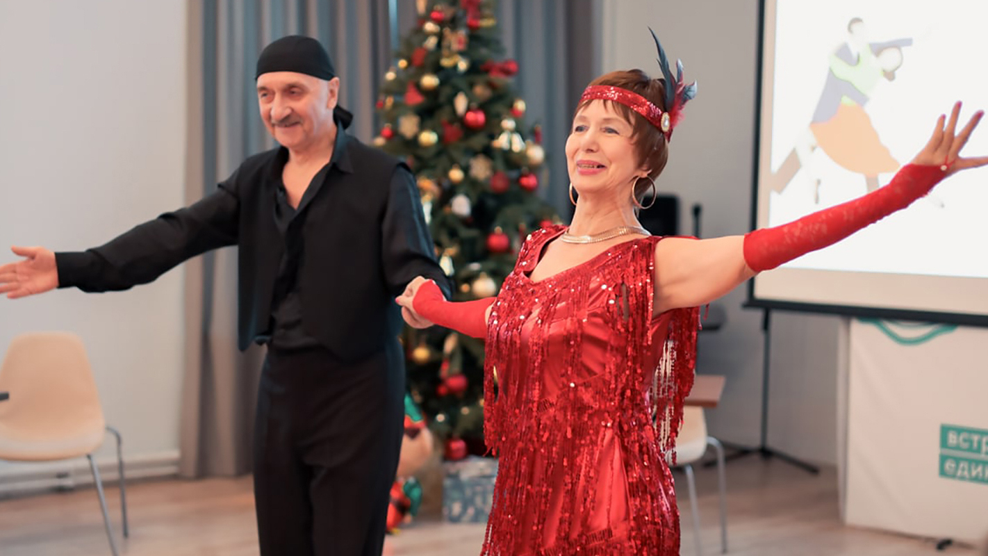 Центры московского долголетия подготовили новогодние программы