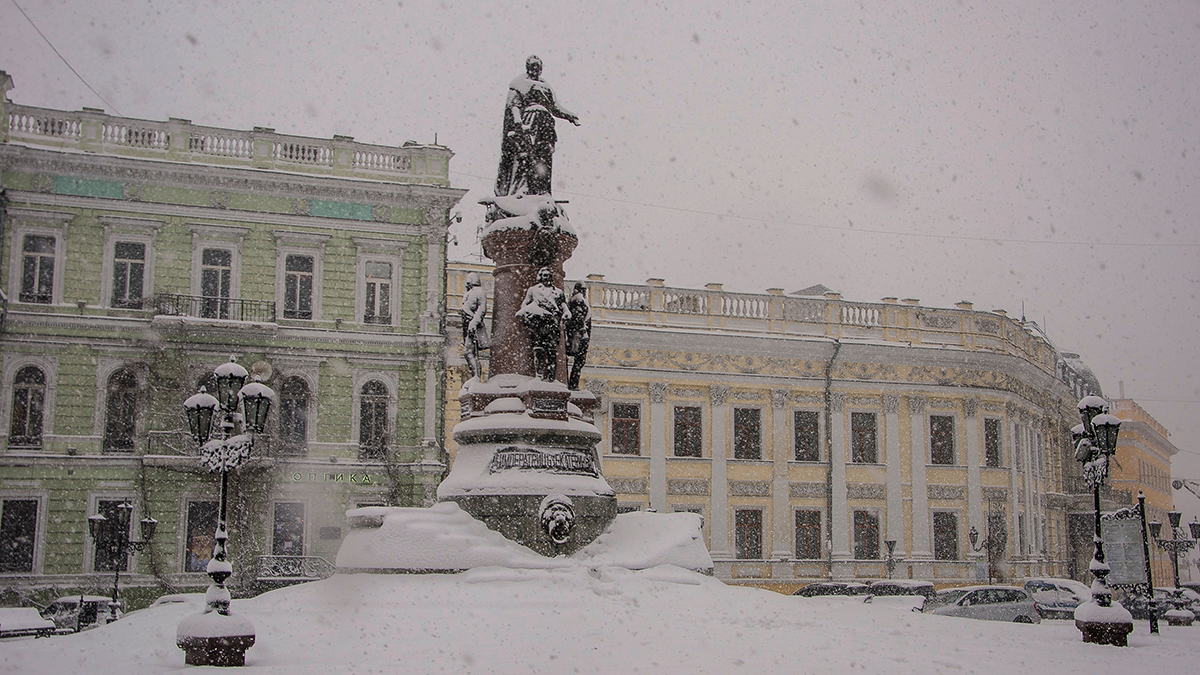 В Одессе приступили к сносу памятника Екатерине II 