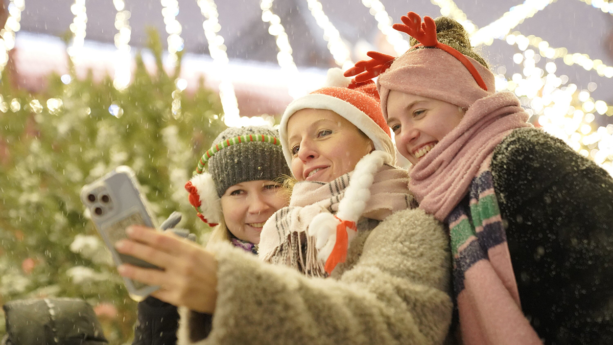 В столице провели предновогоднюю программу для приехавших по приглашению мэра детей участников СВО