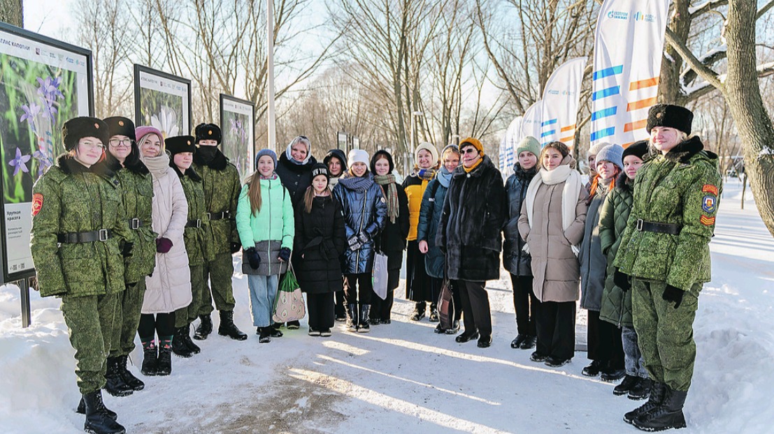 Учащиеся «Школы в Капотне» на уличной выставке «Атлас Капотни»