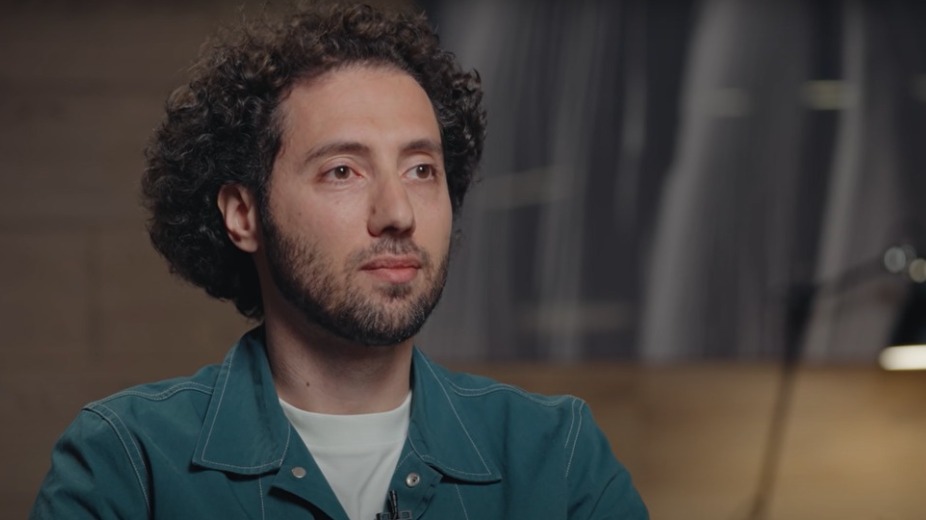 «Ушел рыдать»: стендап-комик Романов развелся с женой после семи лет брака