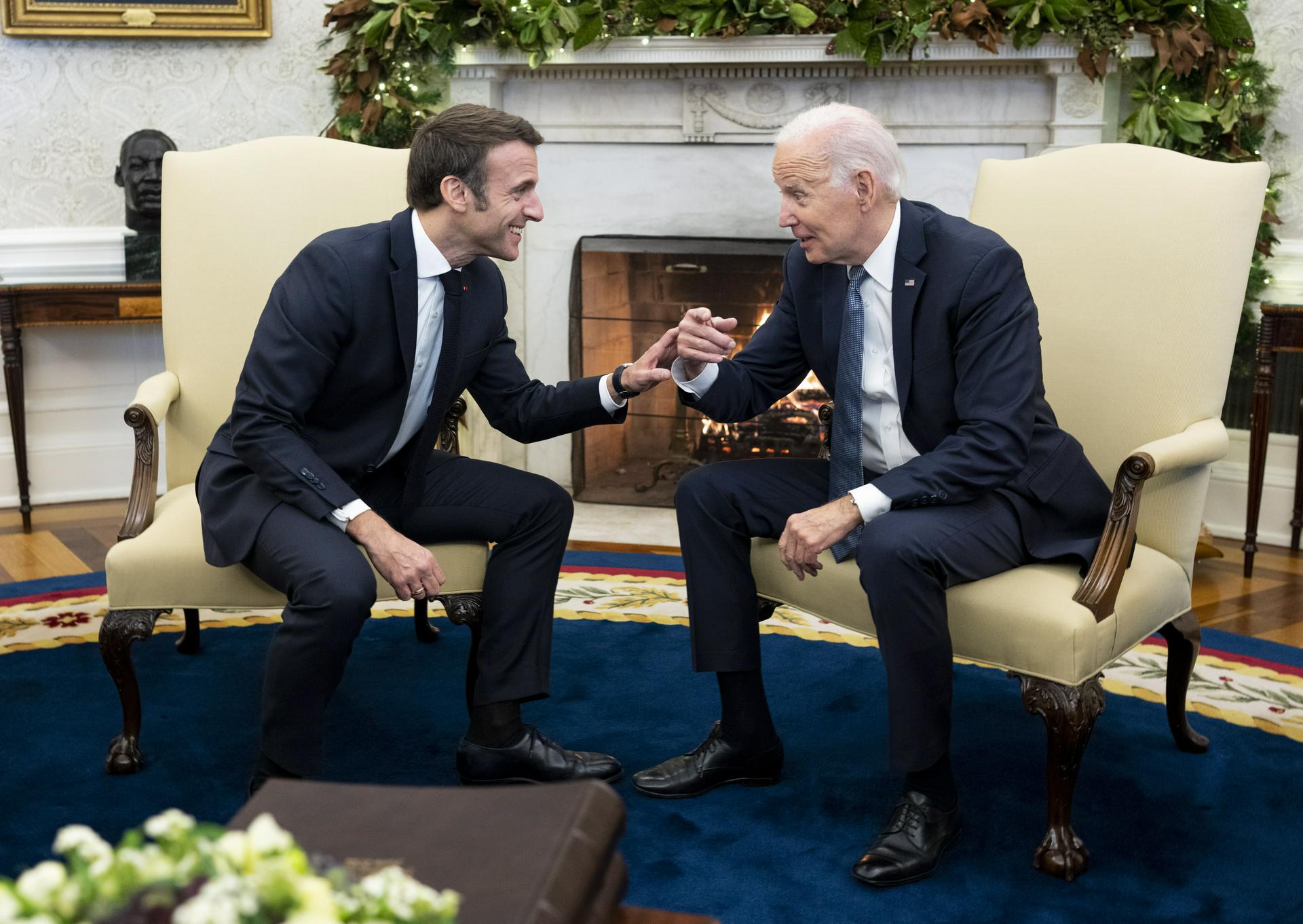 США и Франция заявили, что будут помогать Украине столько, сколько необходимо