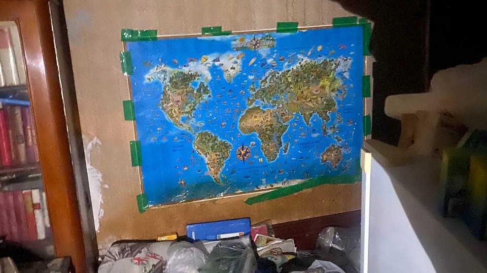 Появились фотографии из коммунальной квартиры в центре Москвы, в которой мужчина зарезал соседа