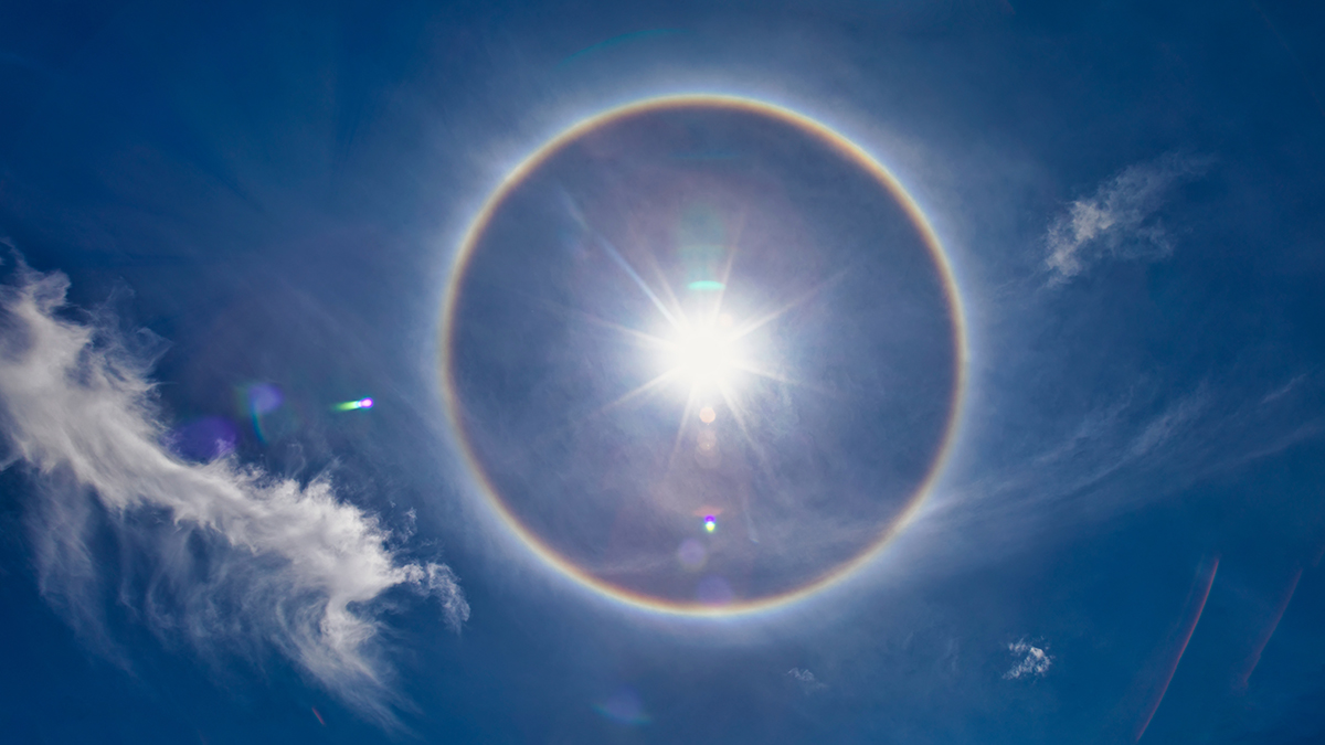 Москвичи смогли увидеть необычное оптическое явление в небе