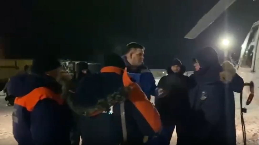 Спасатели эвакуировали всех находившихся на борту упавшего самолета в НАО