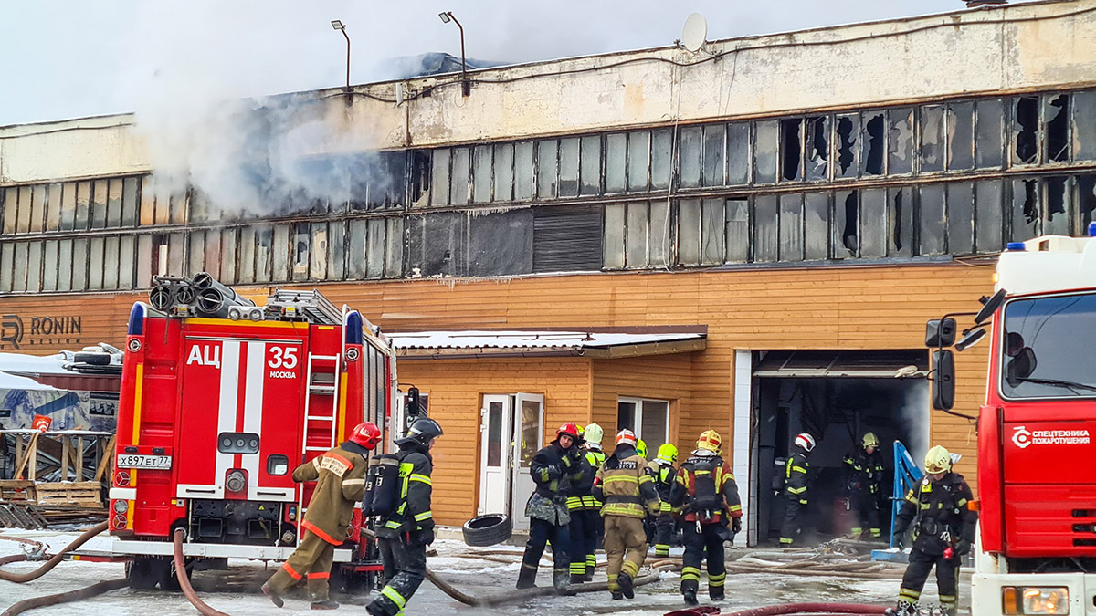 Воздух в районе пожара на складе недалеко от станции метро «Дмитровская» не загрязнен