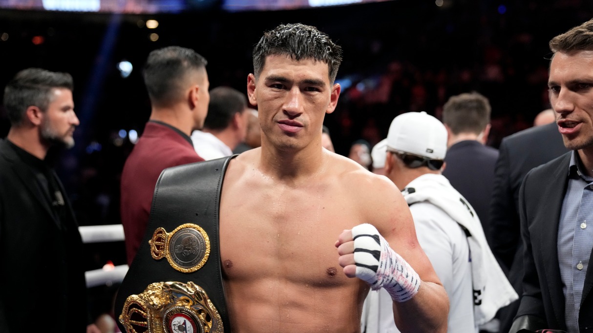 Спортсмен Дмитрий Бивол