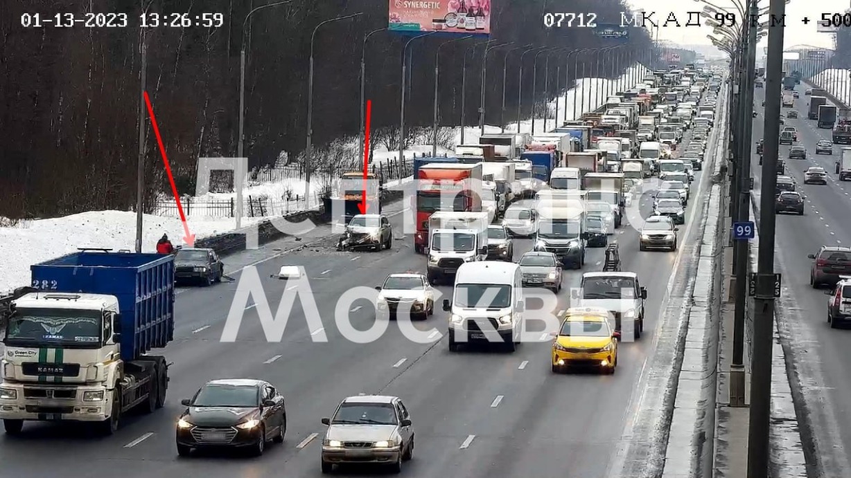 Два автомобиля столкнулись на МКАД на востоке столицы