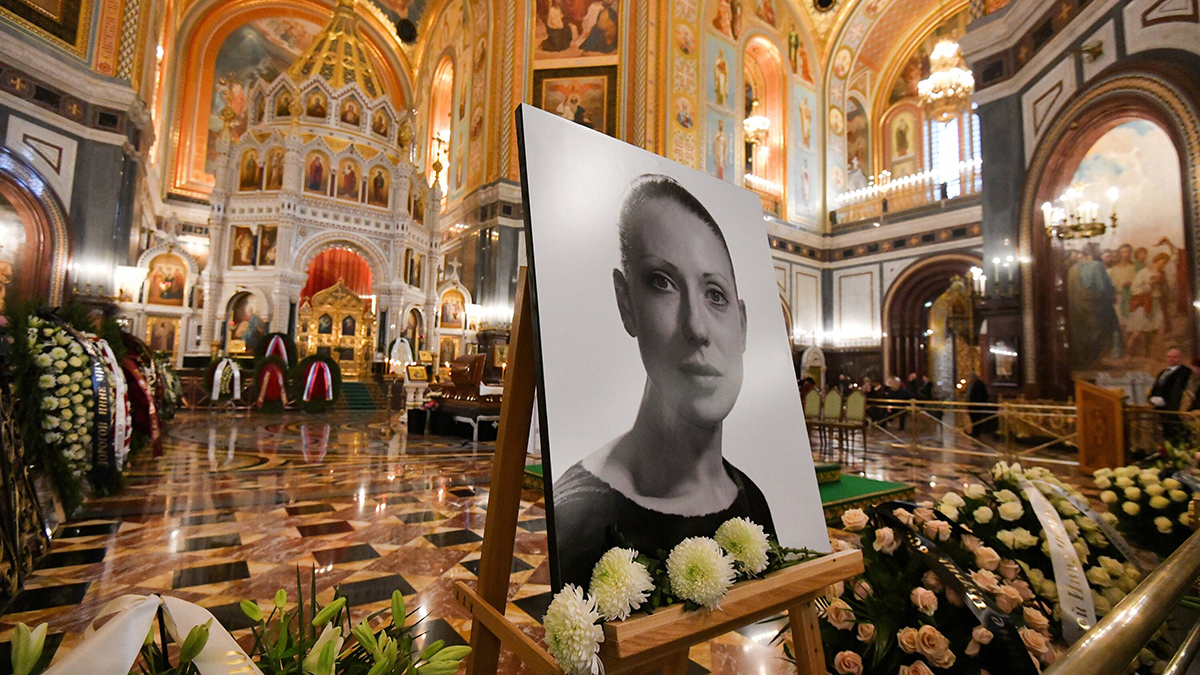 Прощание с Инной Чуриковой началось в храме Христа Спасителя 