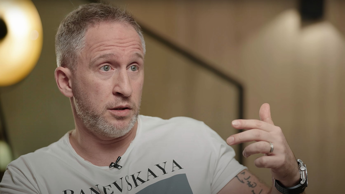 «Таракан усатый»: Кучера раскритиковал Назарова за осуждение России из-за границы