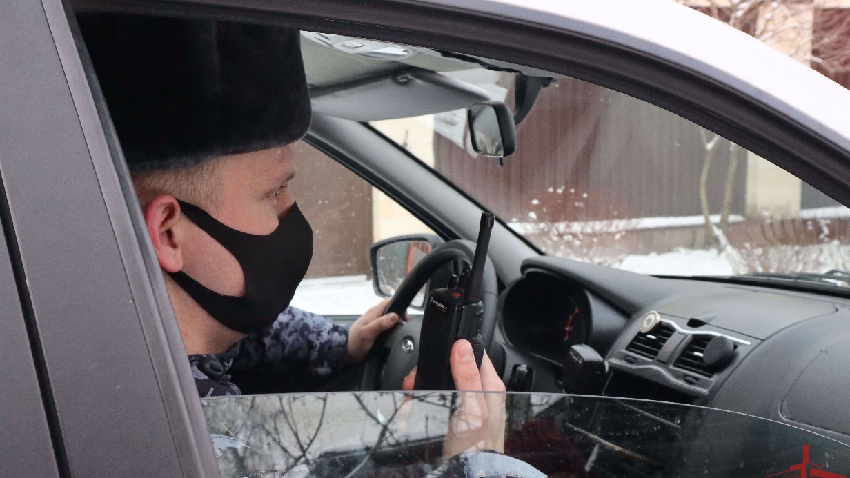 Пьяный житель Зеленограда чуть не зарезал собутыльника в подъезде жилого дома