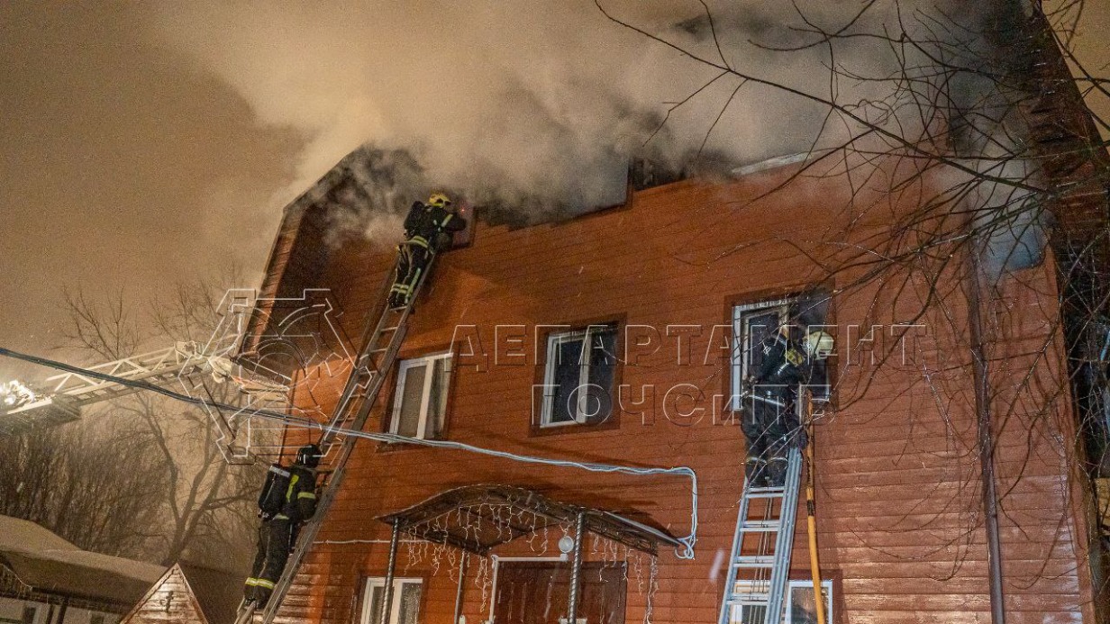 Появились подробности пожара на территории храма на севере Москвы