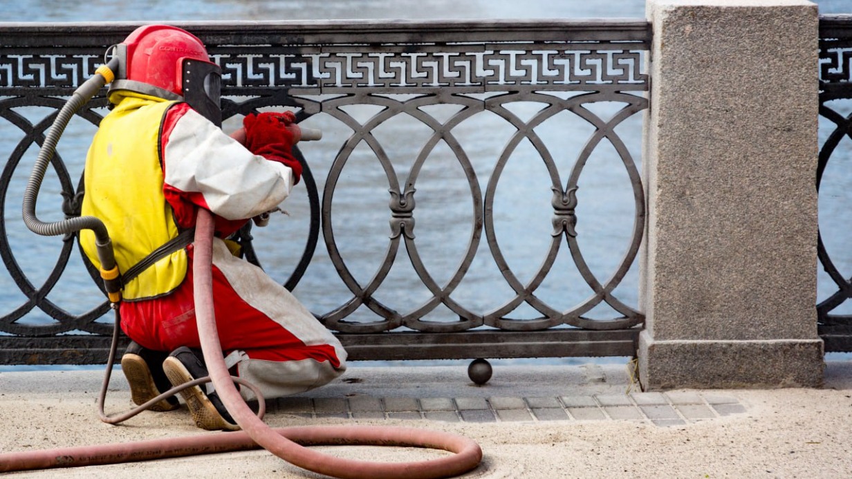 Более 200 инженерных сооружений очистили в Москве за прошлый год