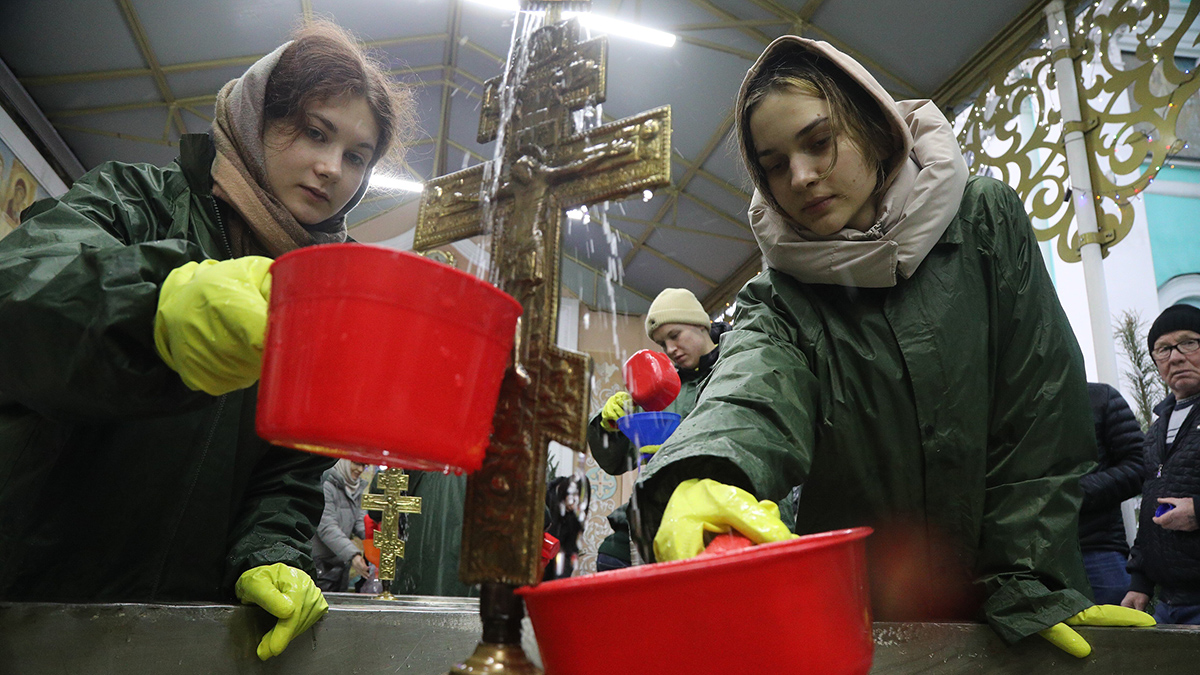 «Это помощь по спасению души»: священник Савченко рассказал о пользе крещенской воды