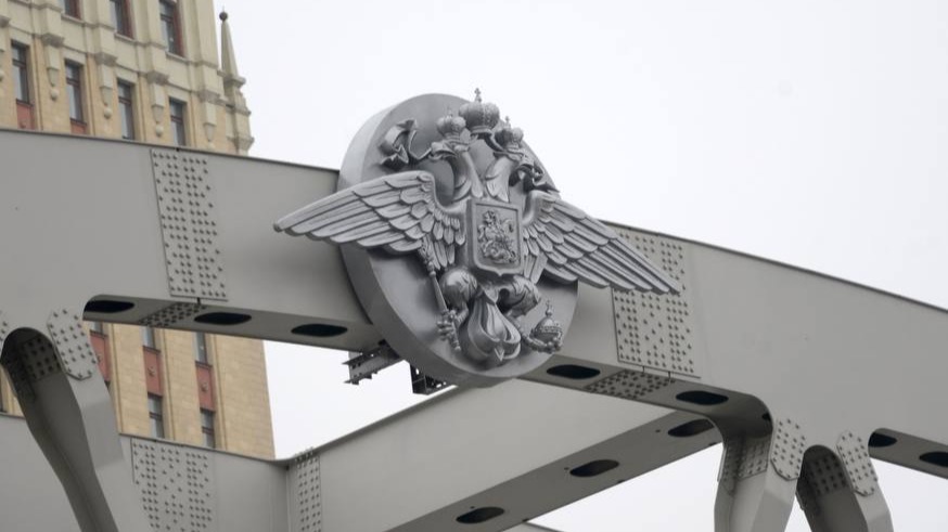 Первую скульптуру двуглавых орлов установили на арках Каланчевского путепровода