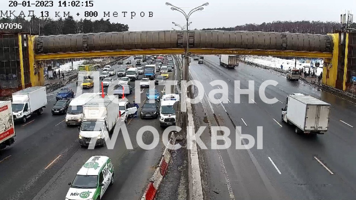 Два автомобиля столкнулись на МКАД на юго-востоке столицы