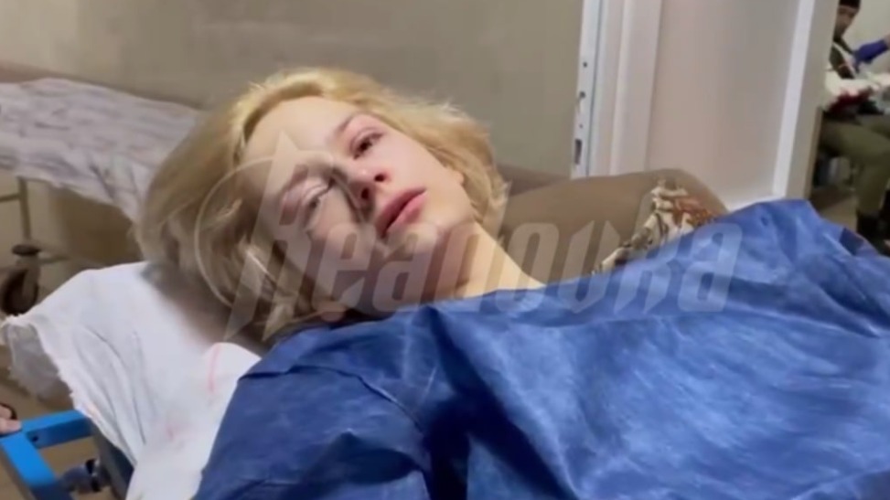 Появилось видео встречи раненого военкора Елсуковой с родными