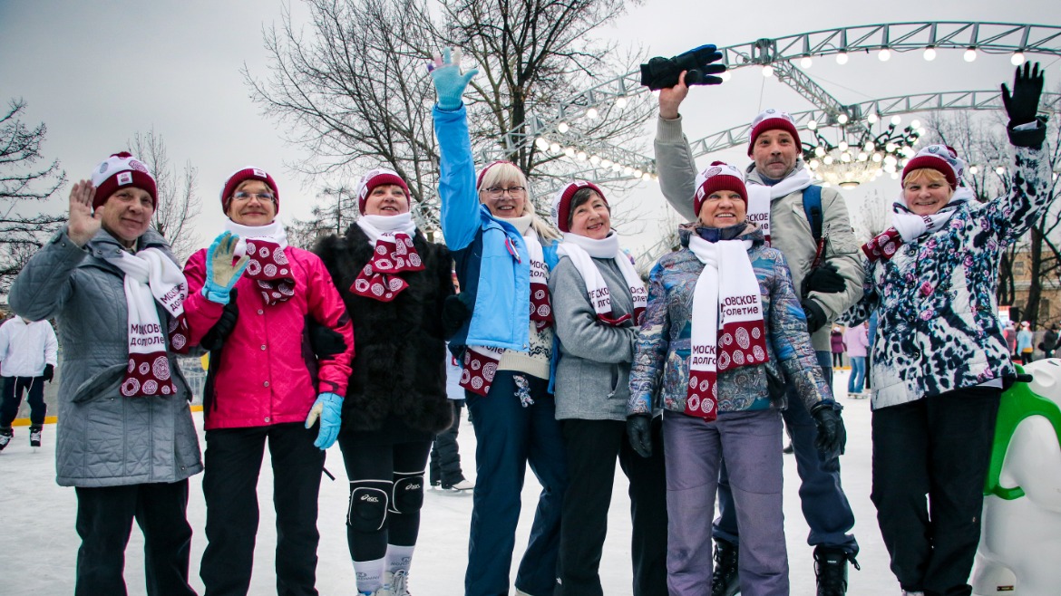 Зимний сезон «Московского долголетия»: какие занятия для старшего поколения проходят на свежем воздухе