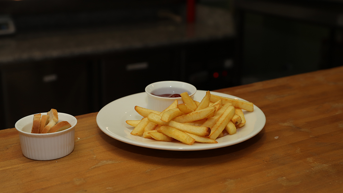 Кардиолог назвал самый вредный для артерий и сердца фастфуд 