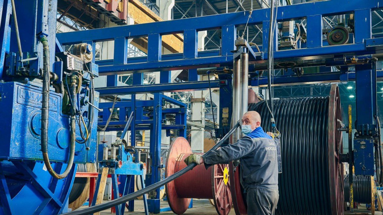 Собянин: Предприятия Москвы увеличили выпуск электрооборудования почти на треть