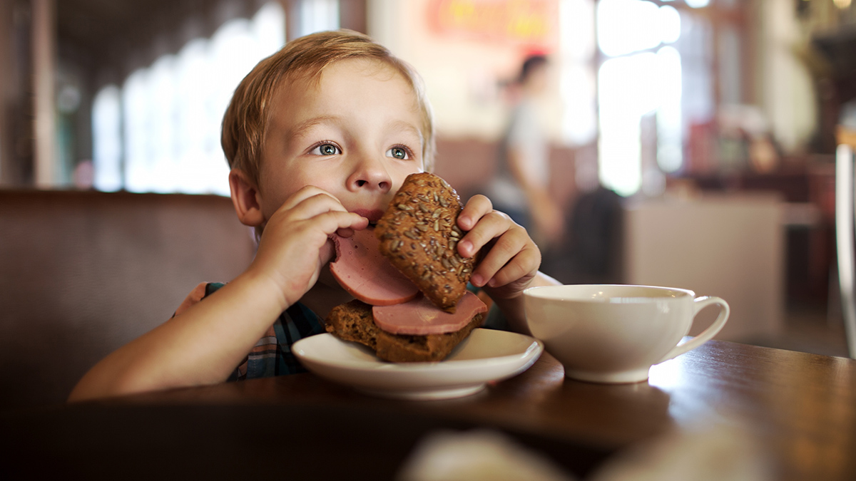 Диетолог Русакова перечислила главные ориентиры при выборе полезной колбасы