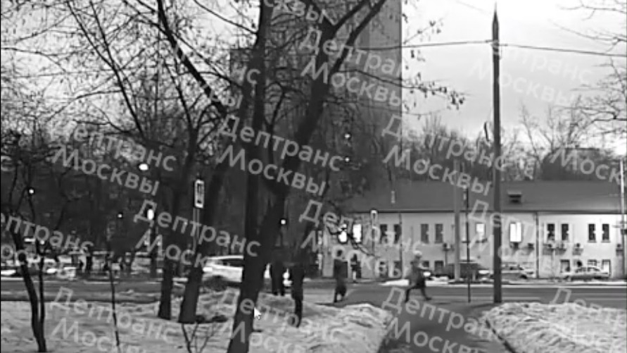 Водитель легковушки сбил пешехода на юго-западе Москвы. Видео