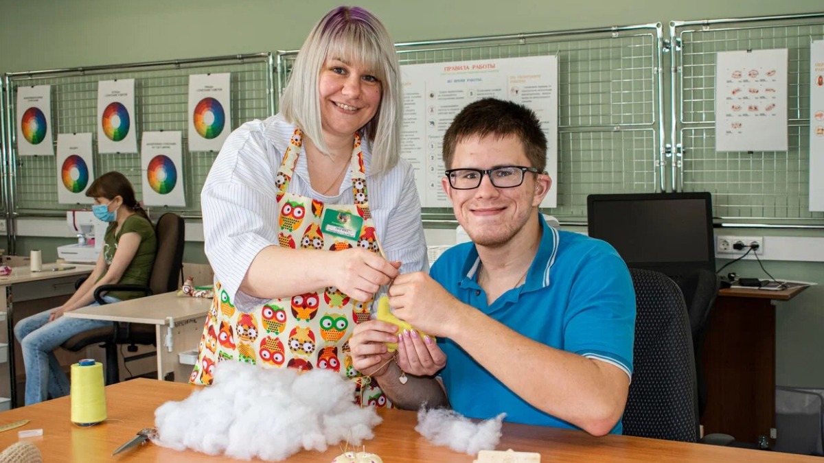 В столичных реабилитационных центрах помогают москвичам с инвалидностью реабилитироваться через творчество