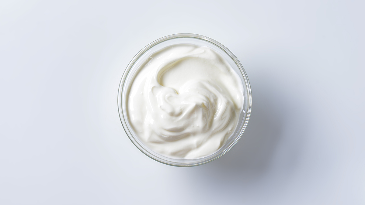 «Это смешно»: дерматолог Скорогудаева опровергла пользу сметаны при ожогах