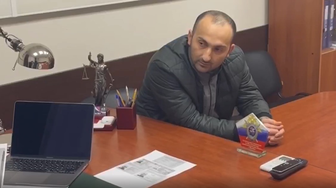 Сломанные ребра и ожоги по всему телу: СК раскрыл подробности издевательств над ребенком, которому ампутировали восемь пальцев