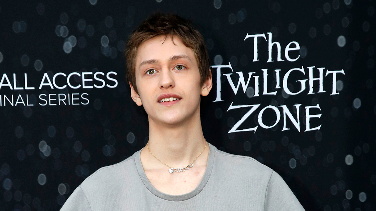 Мама звезды сериала «Уэнсдей» лайкнула комментарий о причастности сына к домогательствам