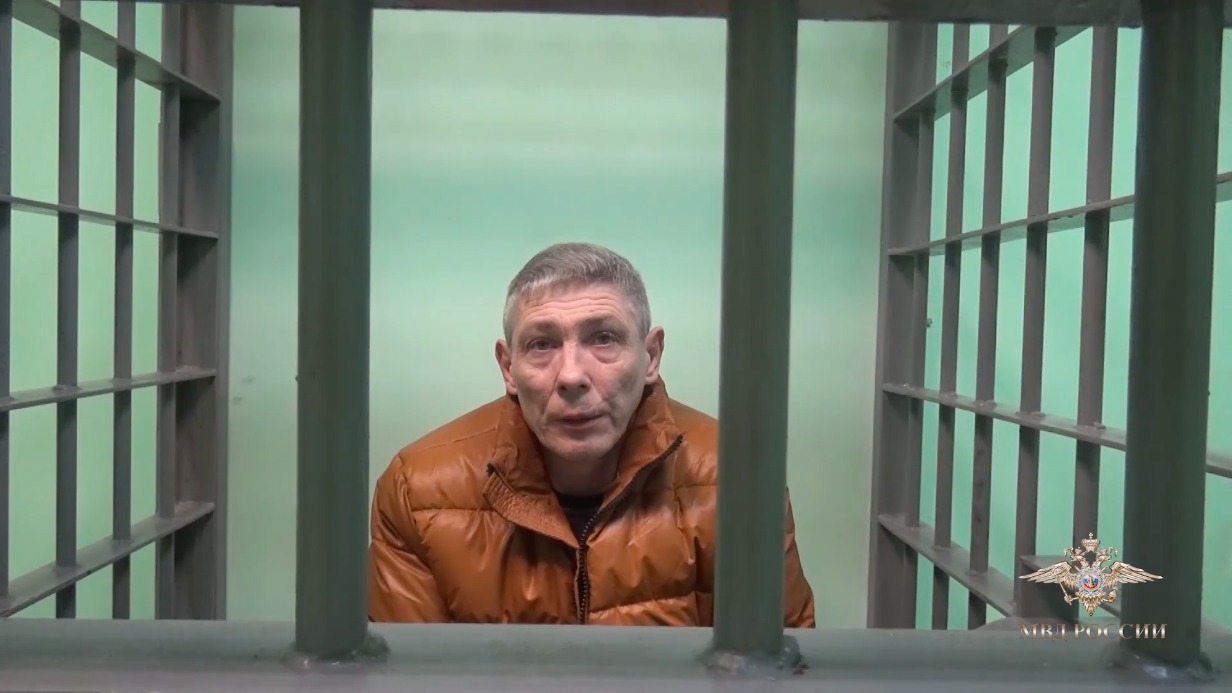 «Доставщик цветов» в Подмосковье вынес из квартиры женщины полмиллиона рублей