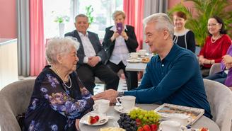 Собянин поздравил москвичей с пятилетием проекта «Московское долголетие»