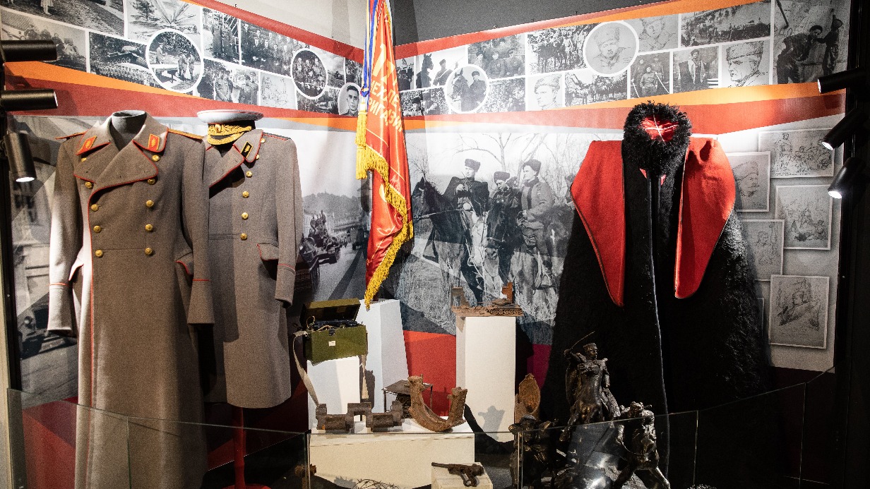 Около 100 раритетов о героях войны представили на новой выставке в Музее Победы 