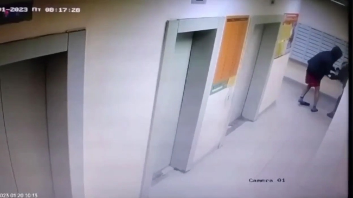 Полиция задержала мужчину, избившего подростка в подъезде дома в Подмосковье