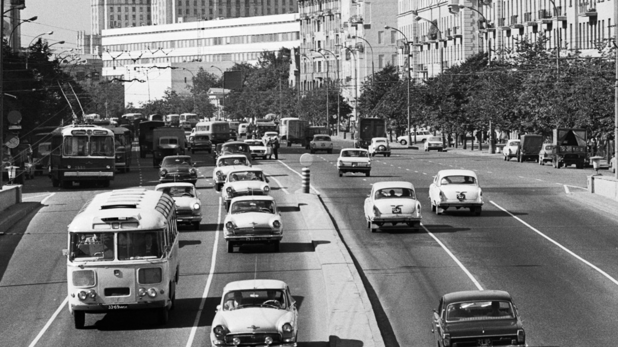 1971 год. К этому времени цена на аренду авто в Москве оставалась высокой