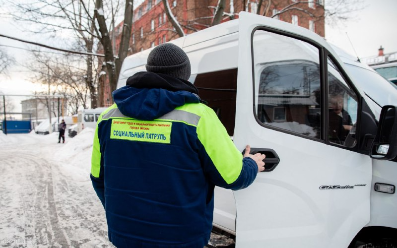Не только согреться: как «Социальный патруль» помогает бездомным в холода