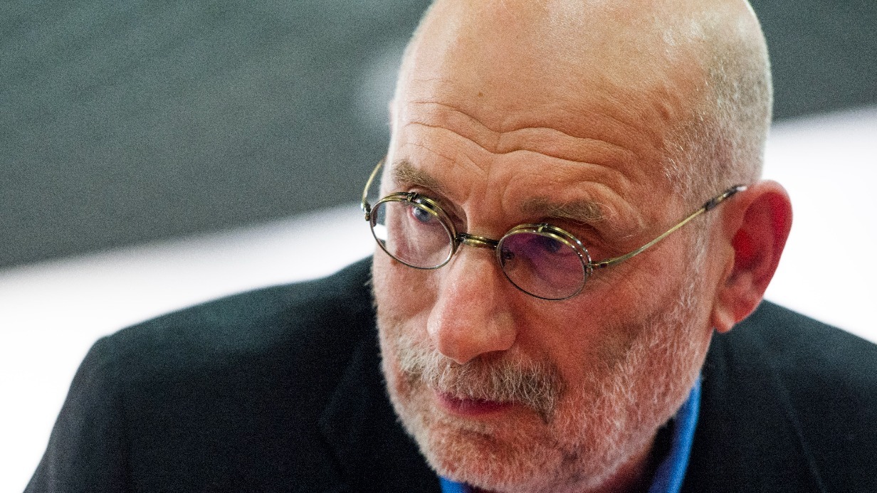 Акунин пожаловался на требования прокуратуры убрать его имя с театральных афиш