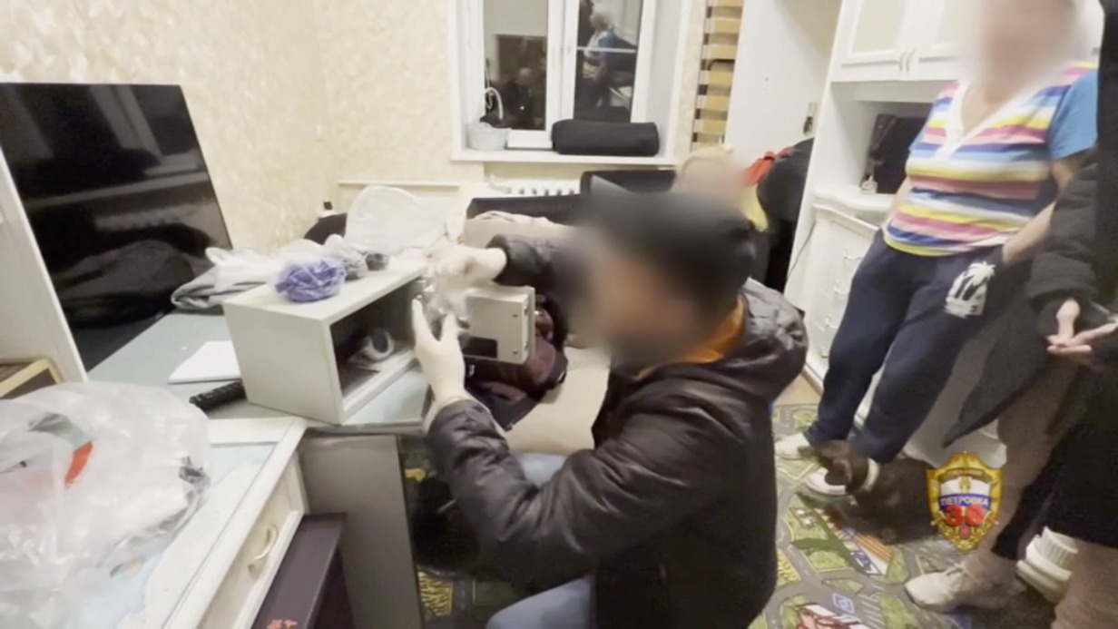 Полицейские в Москве задержали семью наркоторговцев