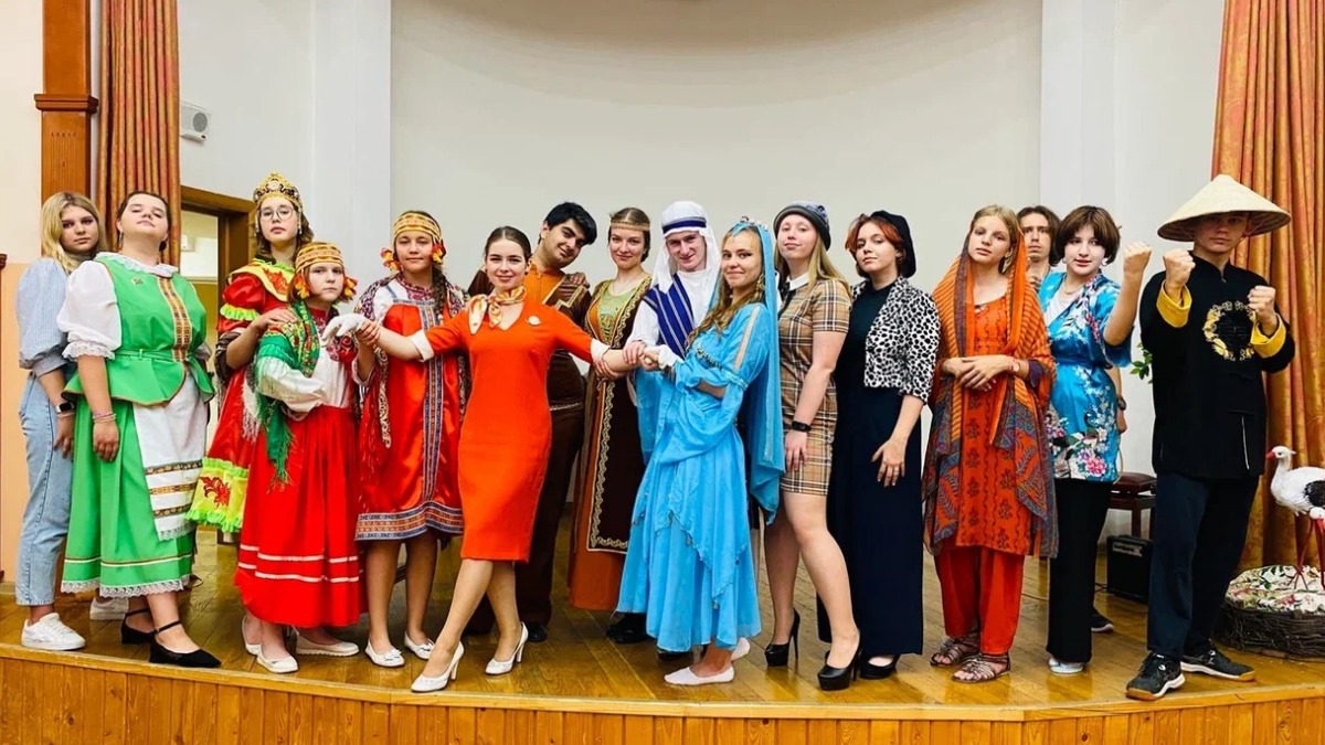 Участники подростковых клубов семейных центров делятся историями своих достижений