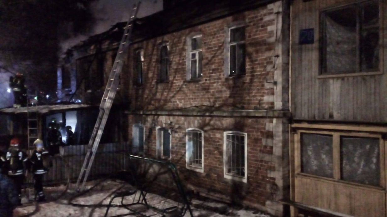 Спасатели ликвидировали пожар в жилом доме в ТиНАО