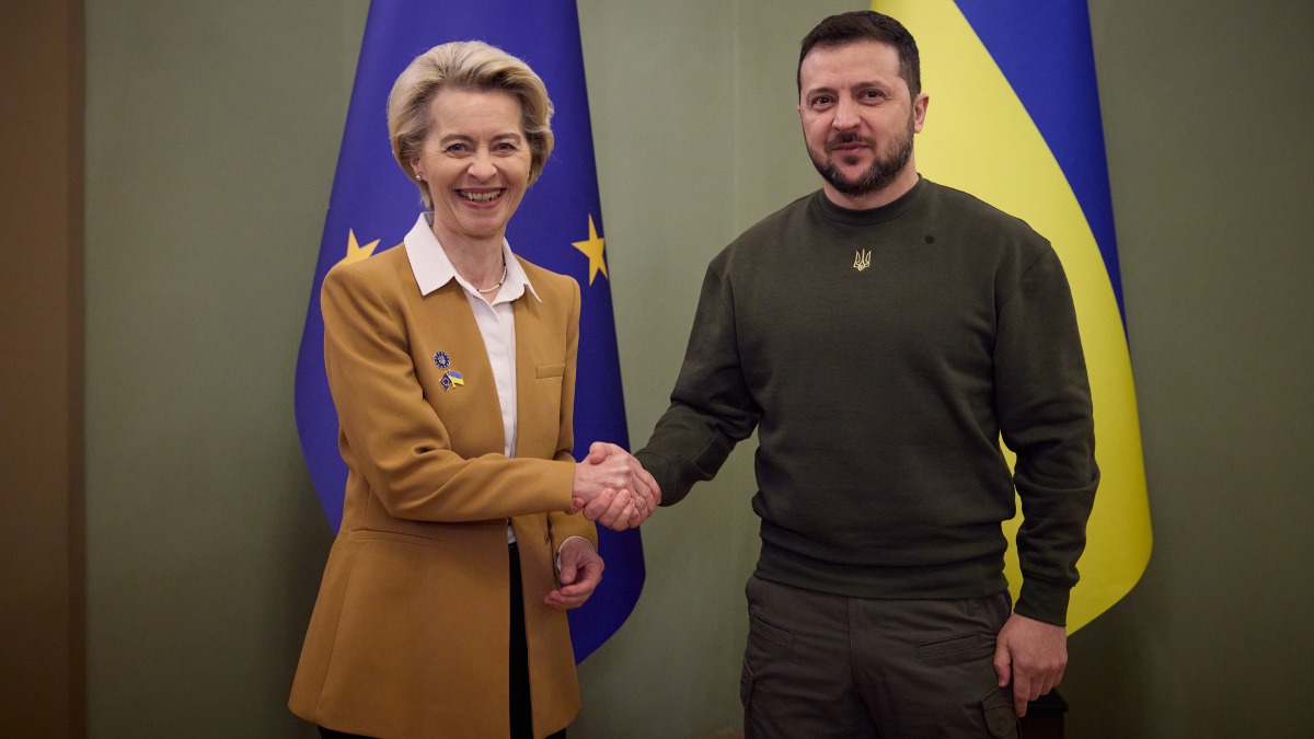 Французский политик осудил фото смеющихся Зеленского и фон дер Ляйен
