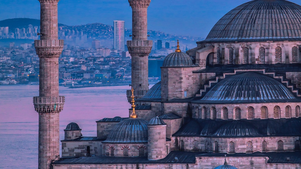 Власти России открыли горячую линию для туристов в Турции из-за землетрясения