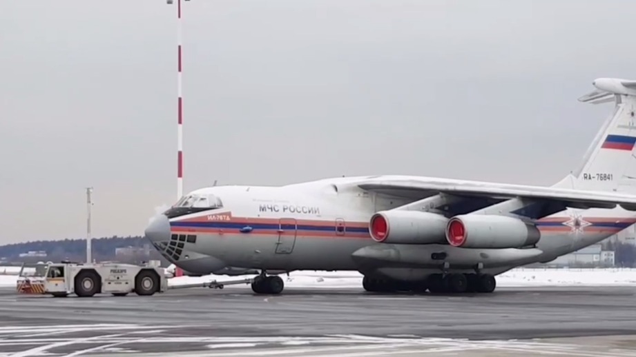 Самолет МЧС России вылетел в пострадавший от землетрясения Иран