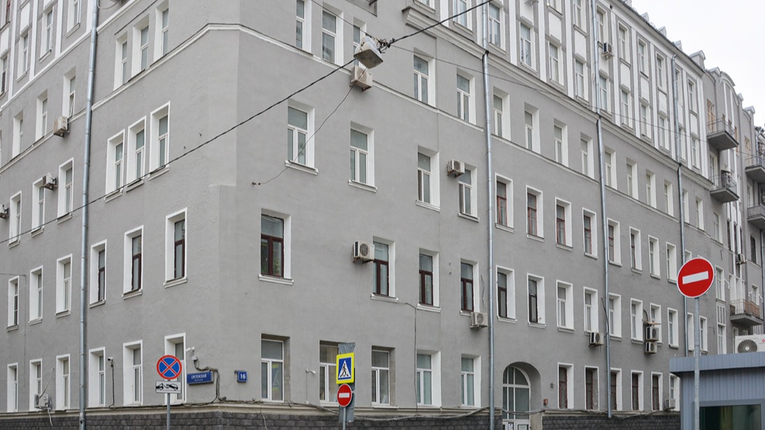 Специалисты завершили капремонт фасада дома на Малой Лубянке